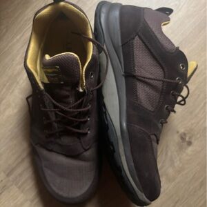 Barely Worn Men’s Snow Sneakers